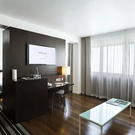 Vip Grand & Ξενοδοχείο